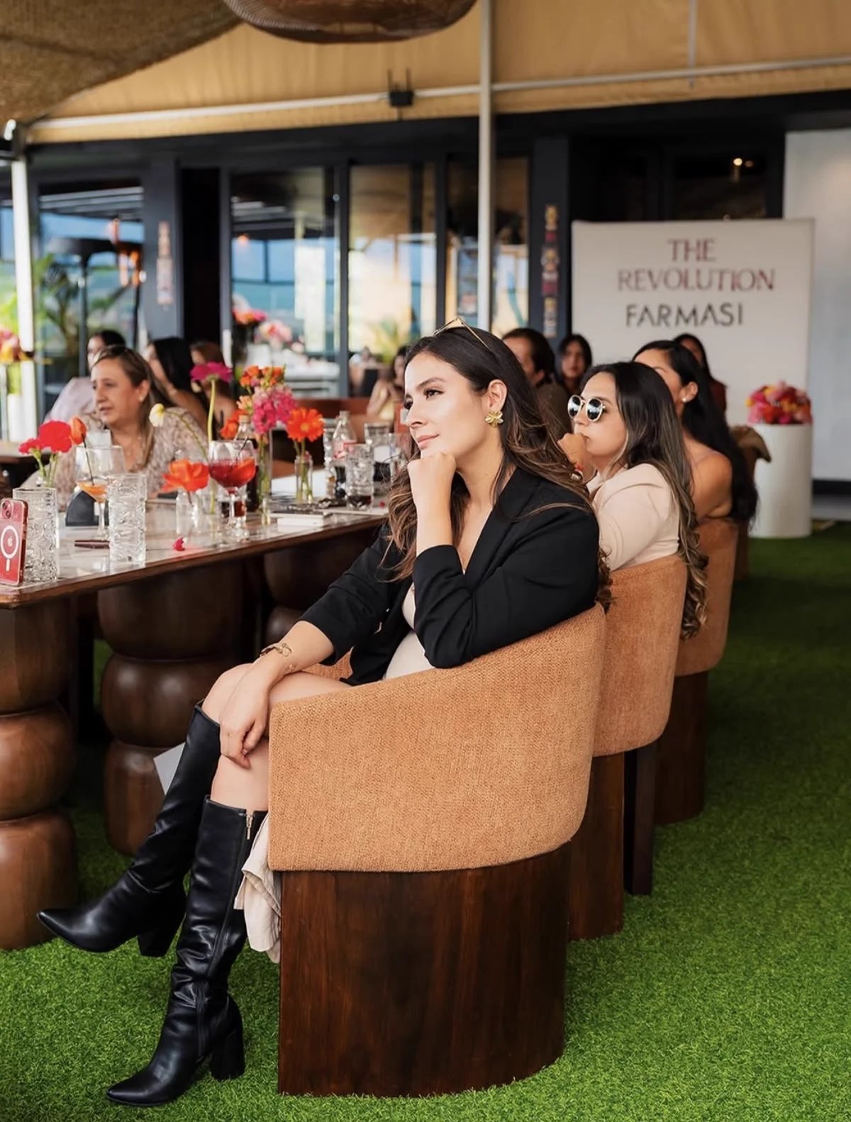 Detalle de decoración floral del evento