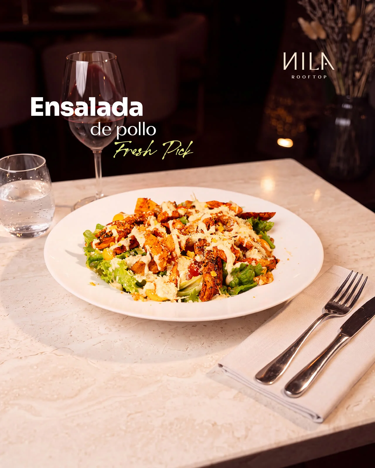 Ensalada de pollo de NILA ROOFTOP